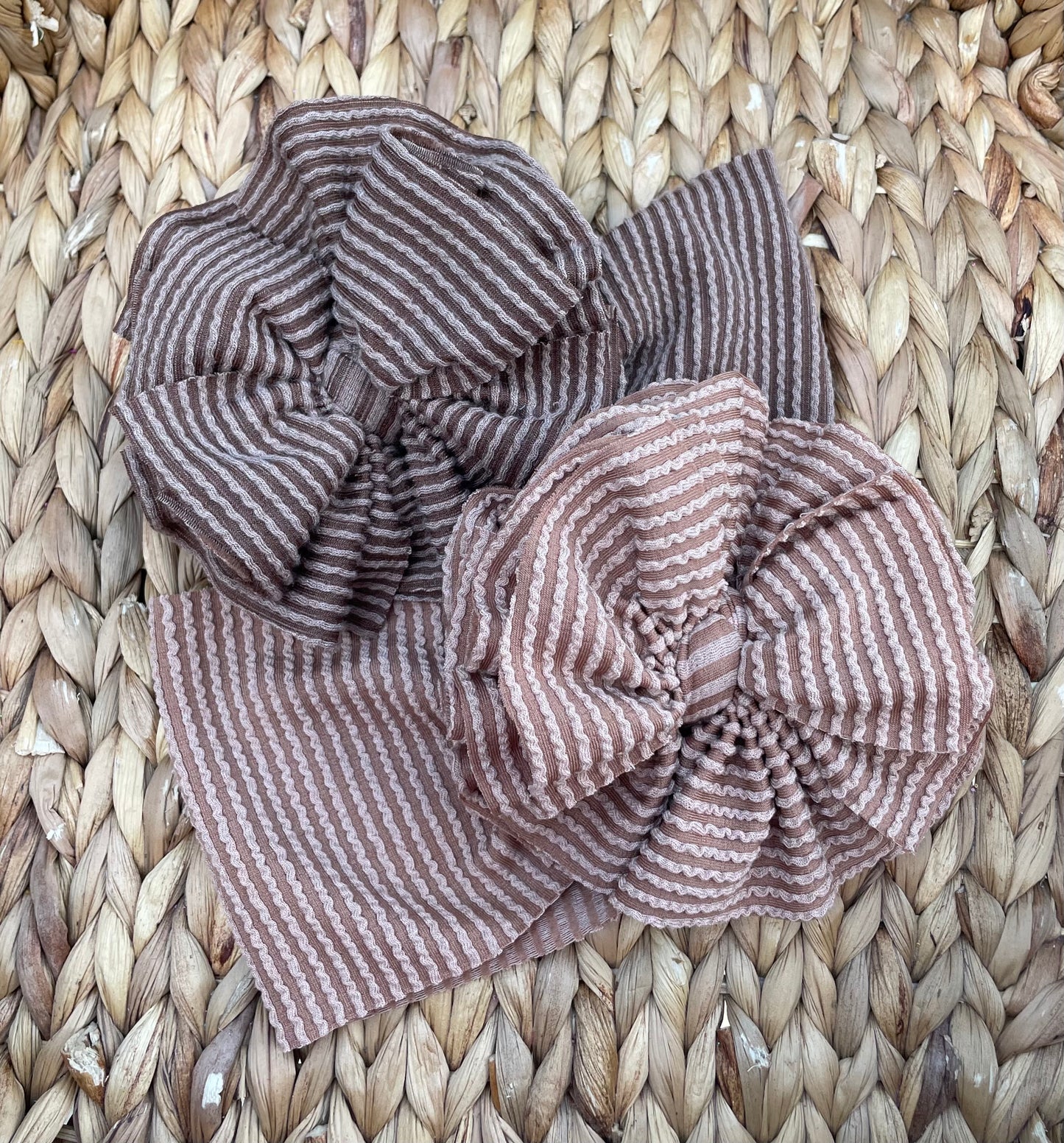 Top color is peppercorn 